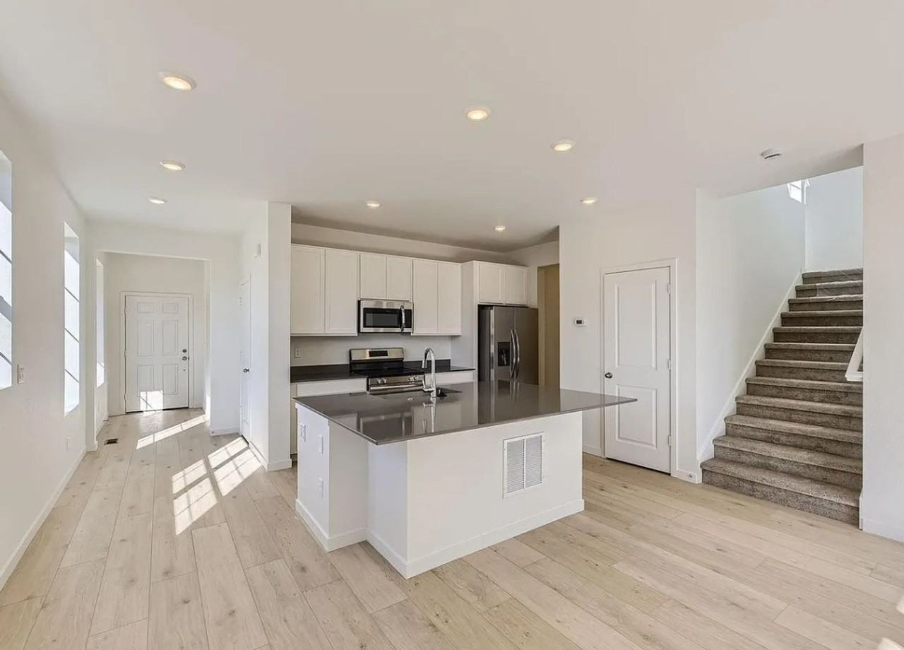 8982 Wintertide Ct - Photo 6 of 12