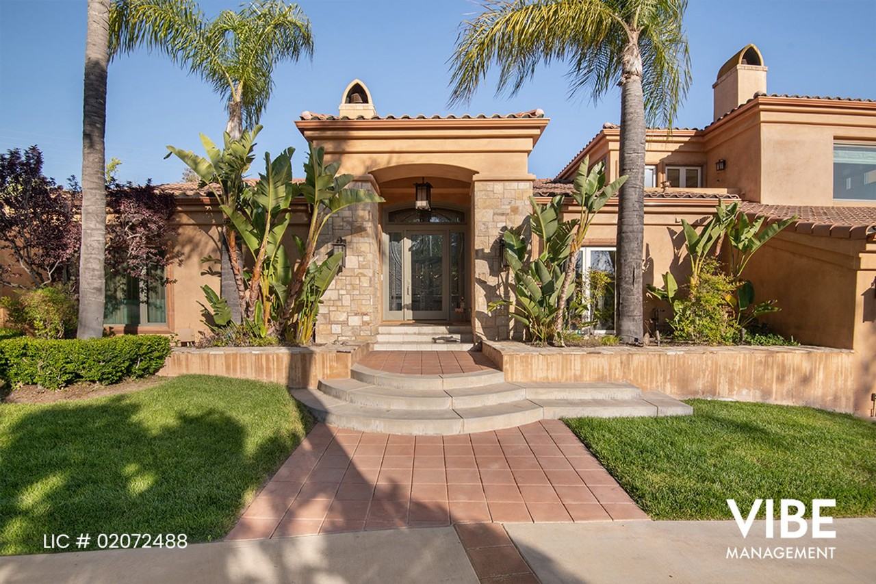 1650 Mesa Ridge Ave - Photo 3 of 50