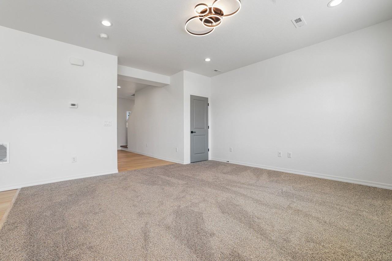3727 Lander Ln - Photo 4 of 31