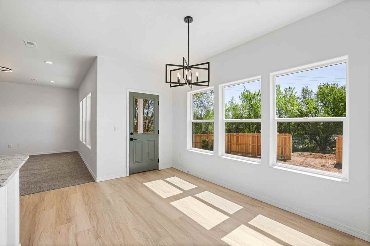 3727 Lander Ln - Photo 6 of 31