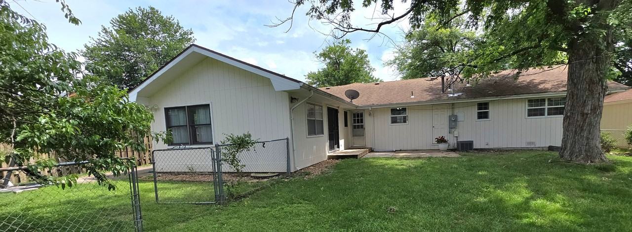 1635 E Hanover St - Photo 2 of 15
