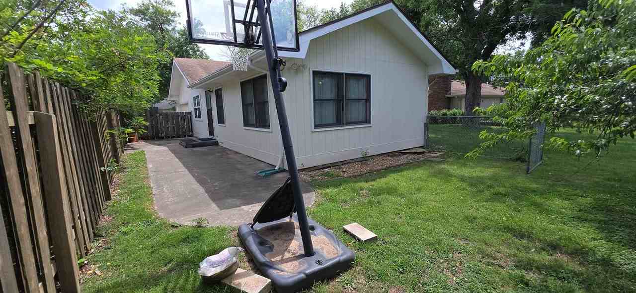 1635 E Hanover St - Photo 3 of 15