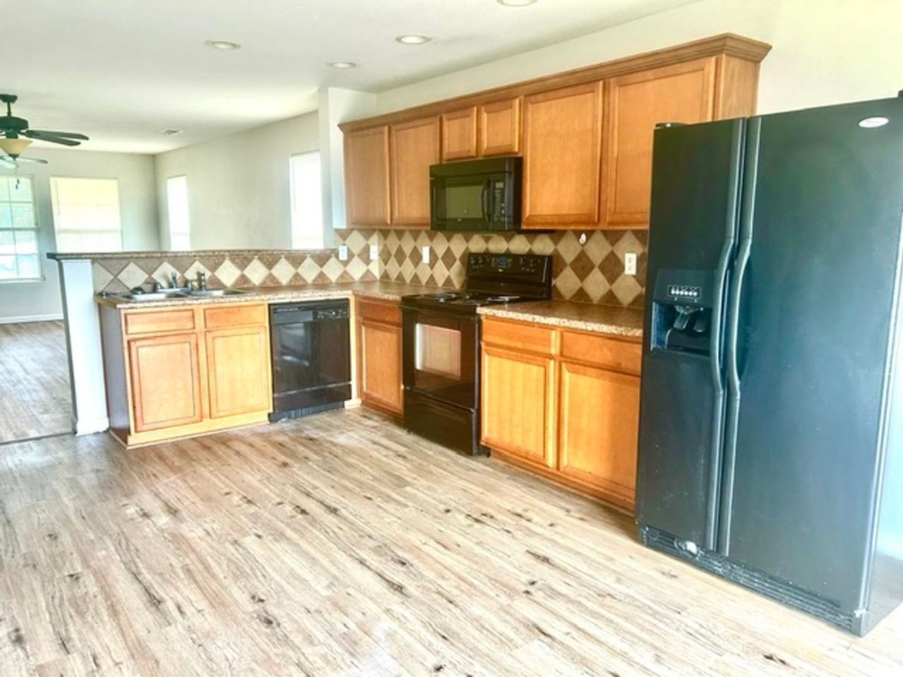 140 Harold Murphy Dr - Photo 4 of 12