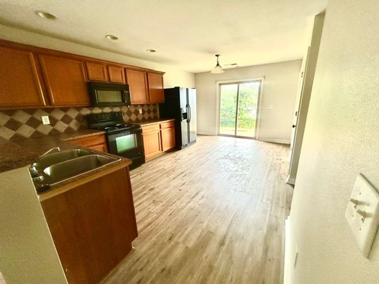 140 Harold Murphy Dr - Photo 5 of 12