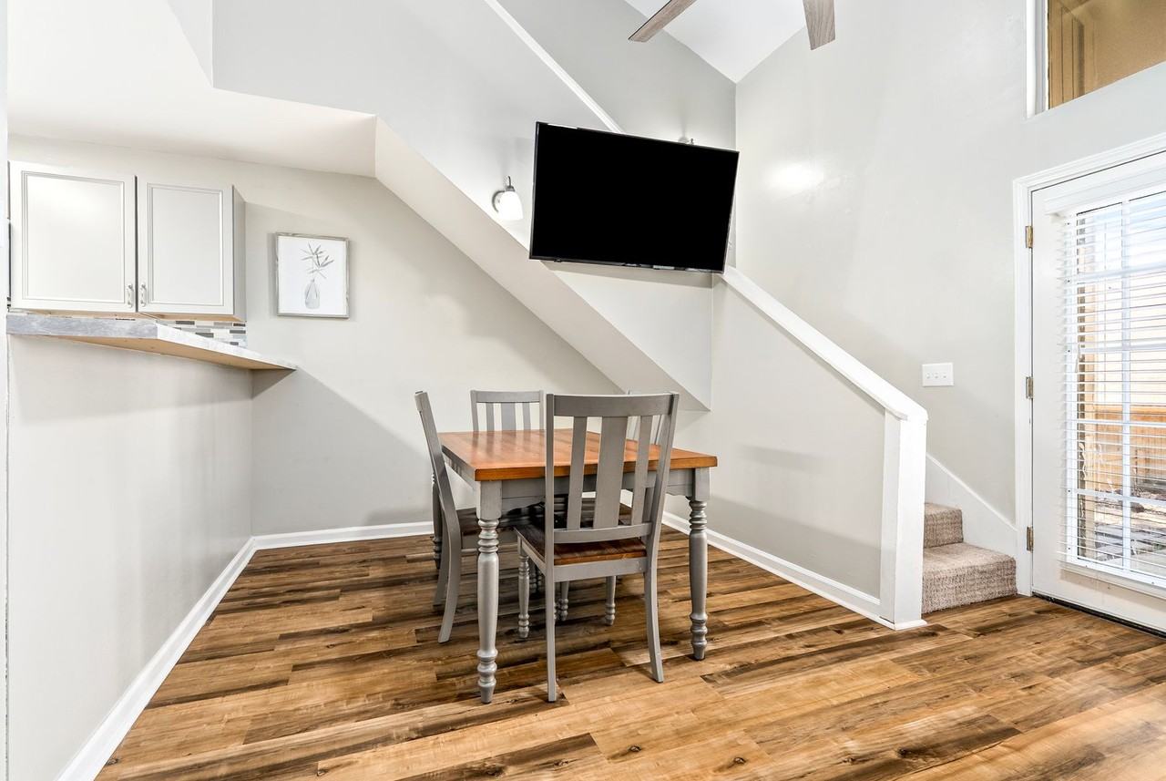 1016 Stonegate Dr Apt B - Photo 6 of 15