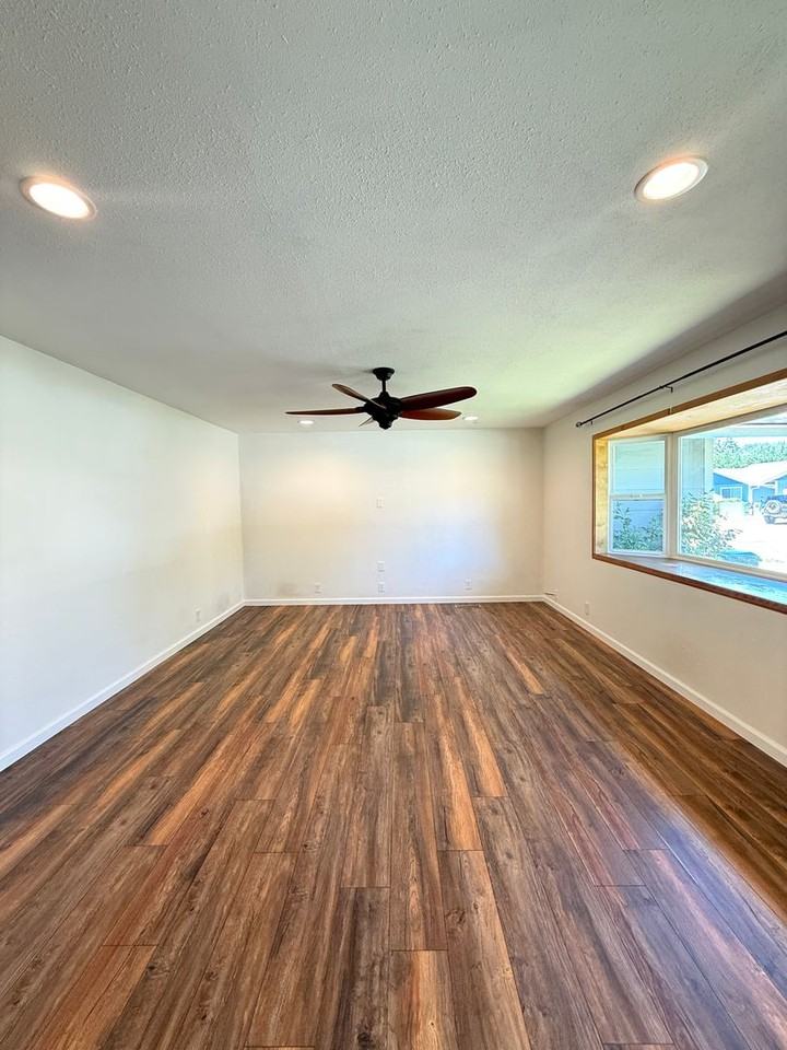 112 Hickory Dr - Photo 2 of 23