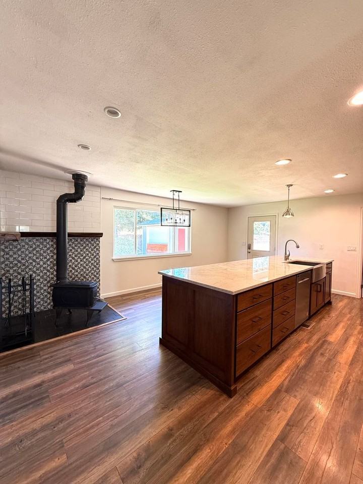 112 Hickory Dr - Photo 4 of 23