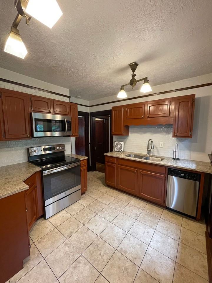 499 Littleton St - Photo 3 of 32