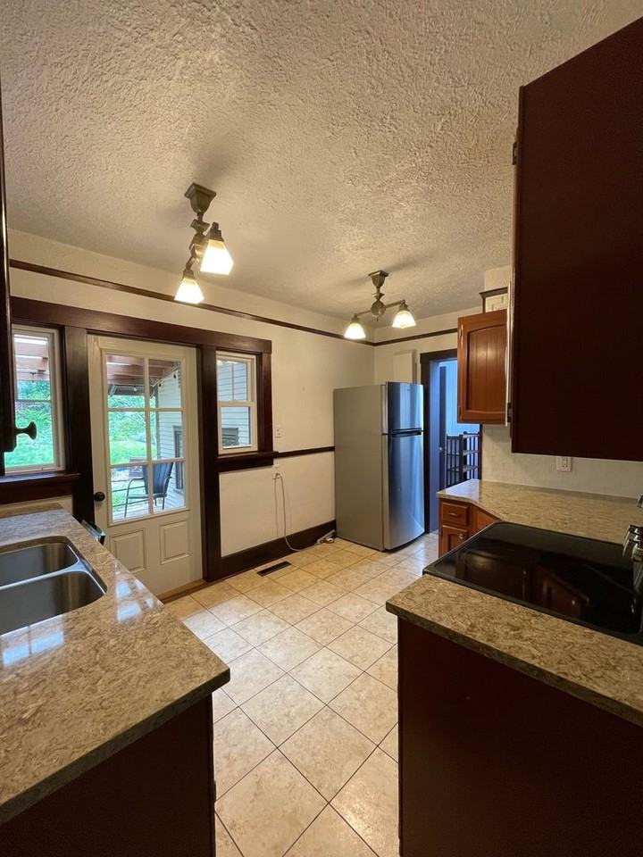 499 Littleton St - Photo 4 of 32