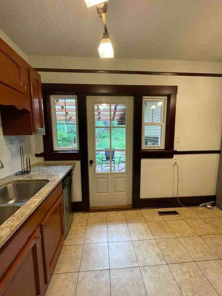 499 Littleton St - Photo 5 of 32