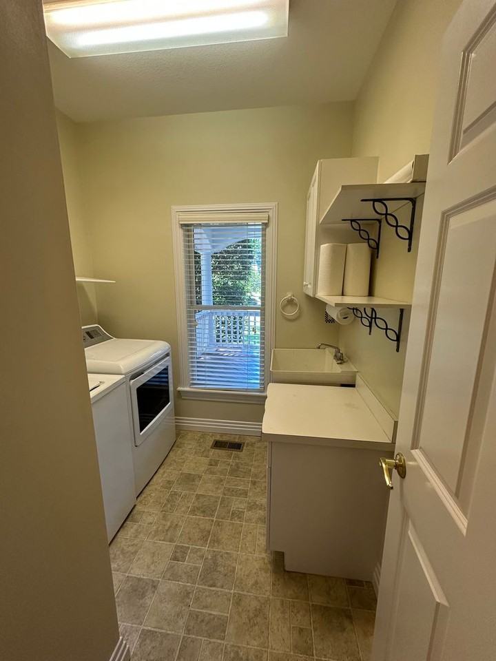 3040 Creek Rd - Photo 6 of 40