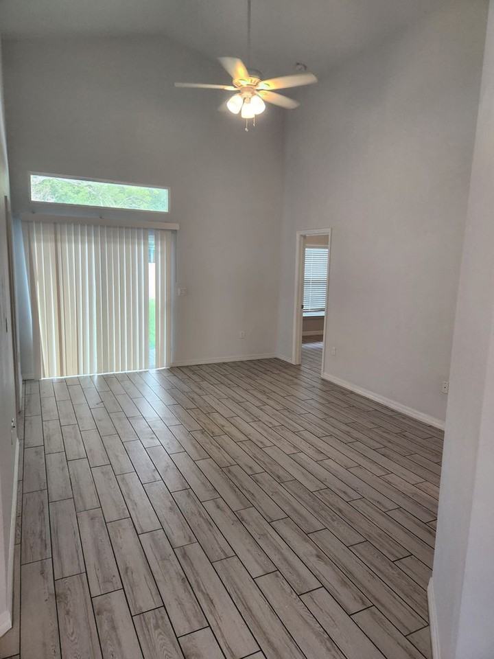 1108 Constantine St - Photo 2 of 24