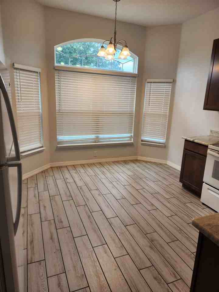1108 Constantine St - Photo 6 of 24