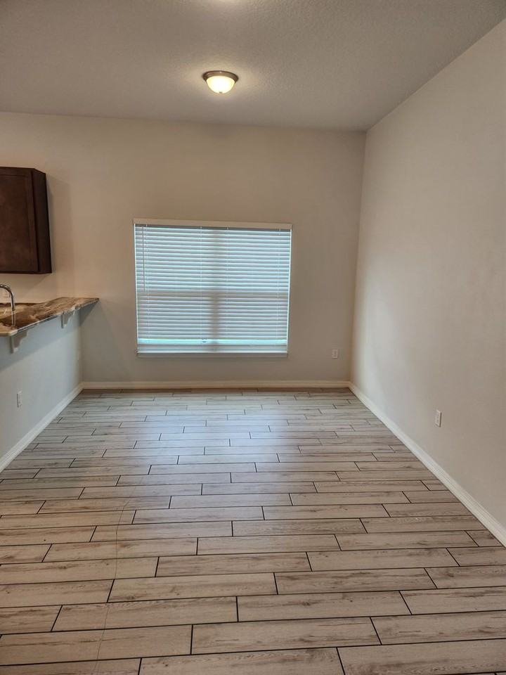 1108 Constantine St - Photo 7 of 24