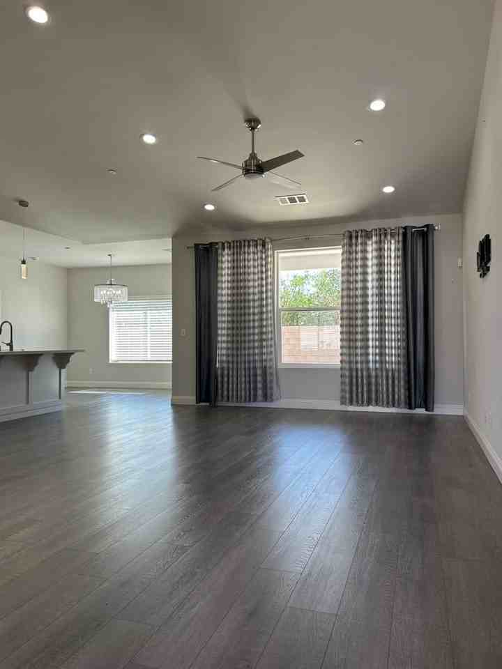 432 Thomas St - Photo 3 of 29