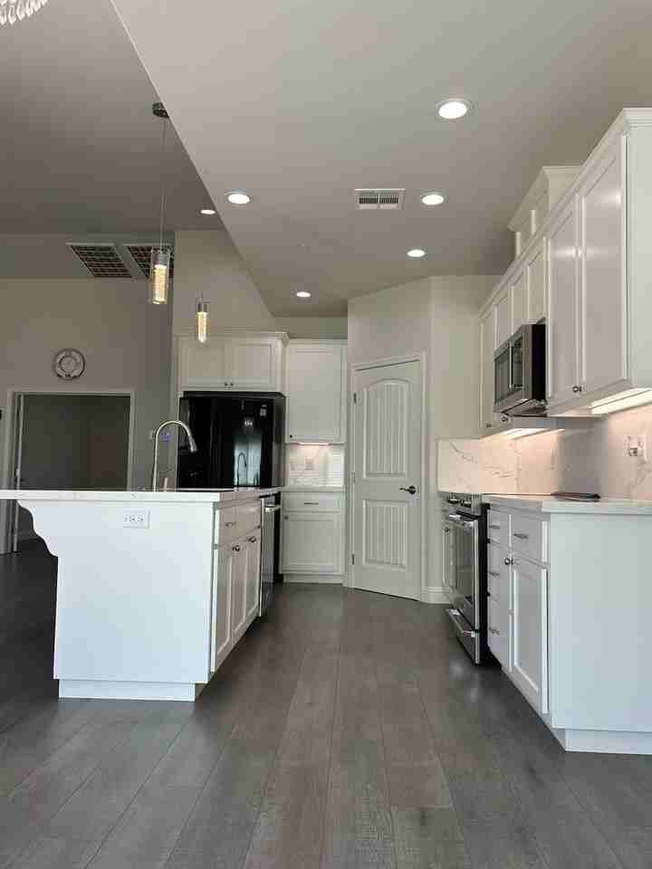 432 Thomas St - Photo 6 of 29