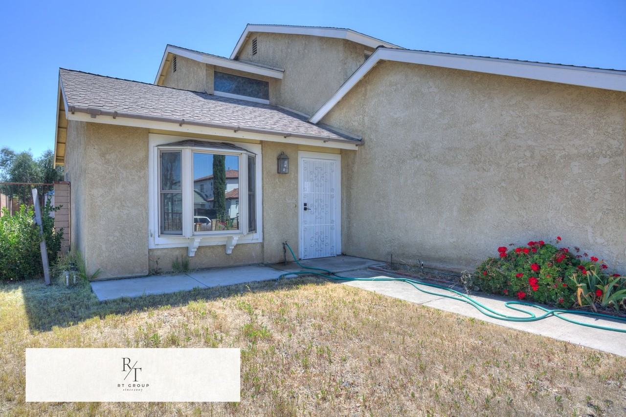 15326 Swarens Ct - Photo 3 of 36