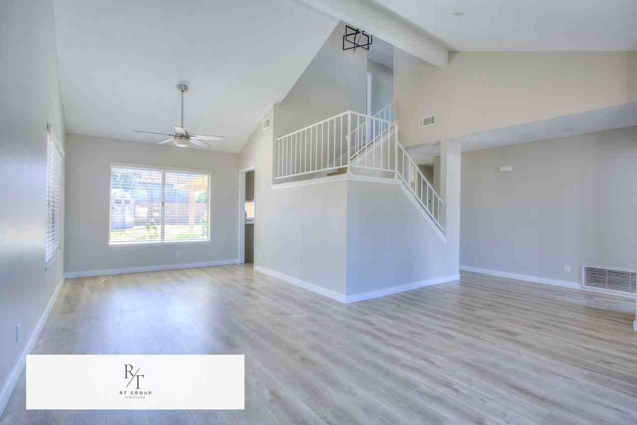 15326 Swarens Ct - Photo 7 of 36