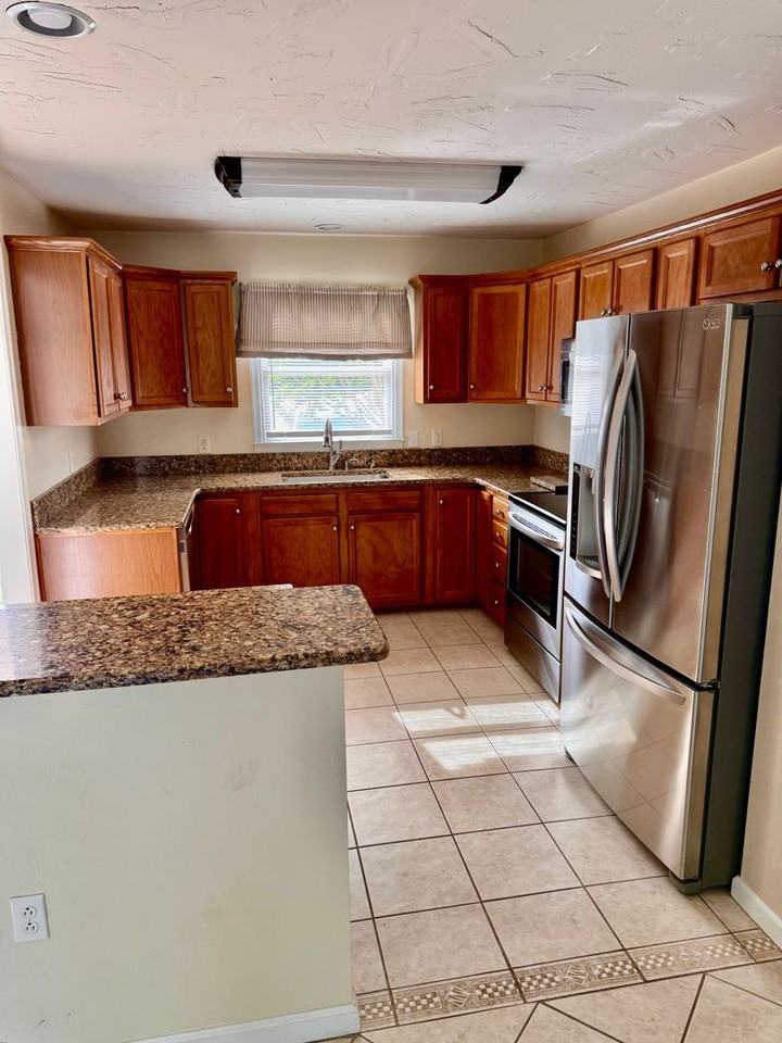500 Cambridge Ct - Photo 5 of 42