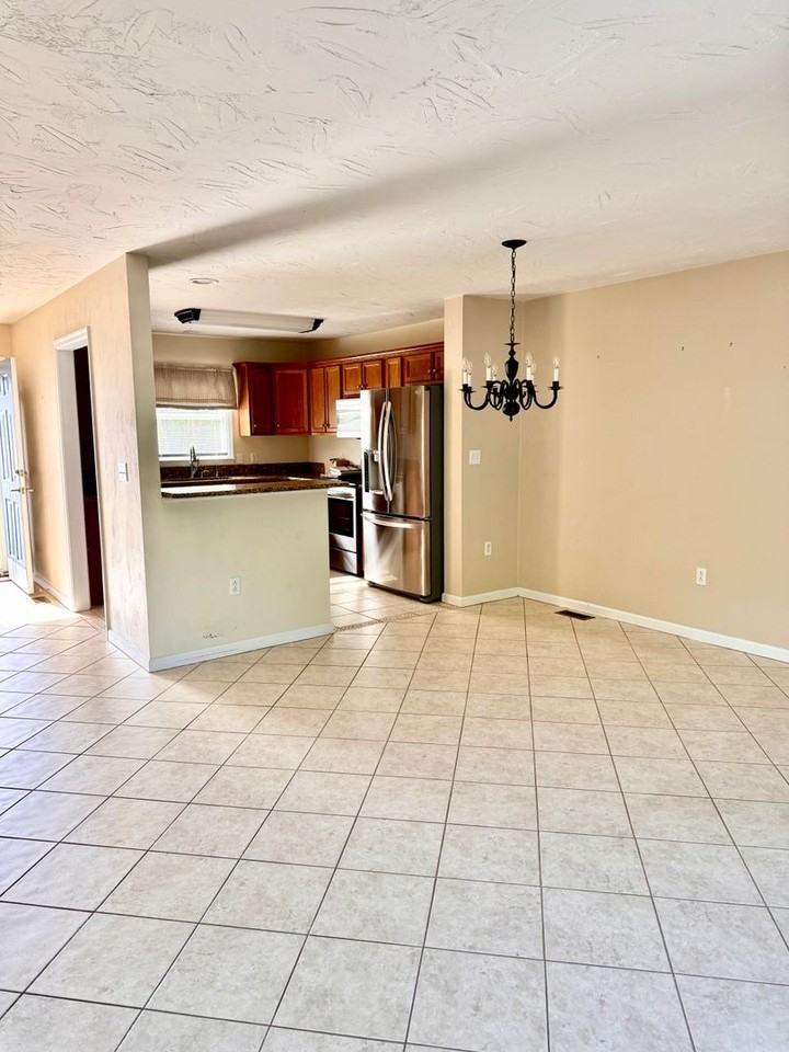 500 Cambridge Ct - Photo 6 of 42