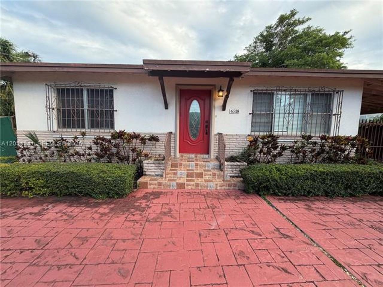 6318 Sw 27th St - Photo 2 of 15