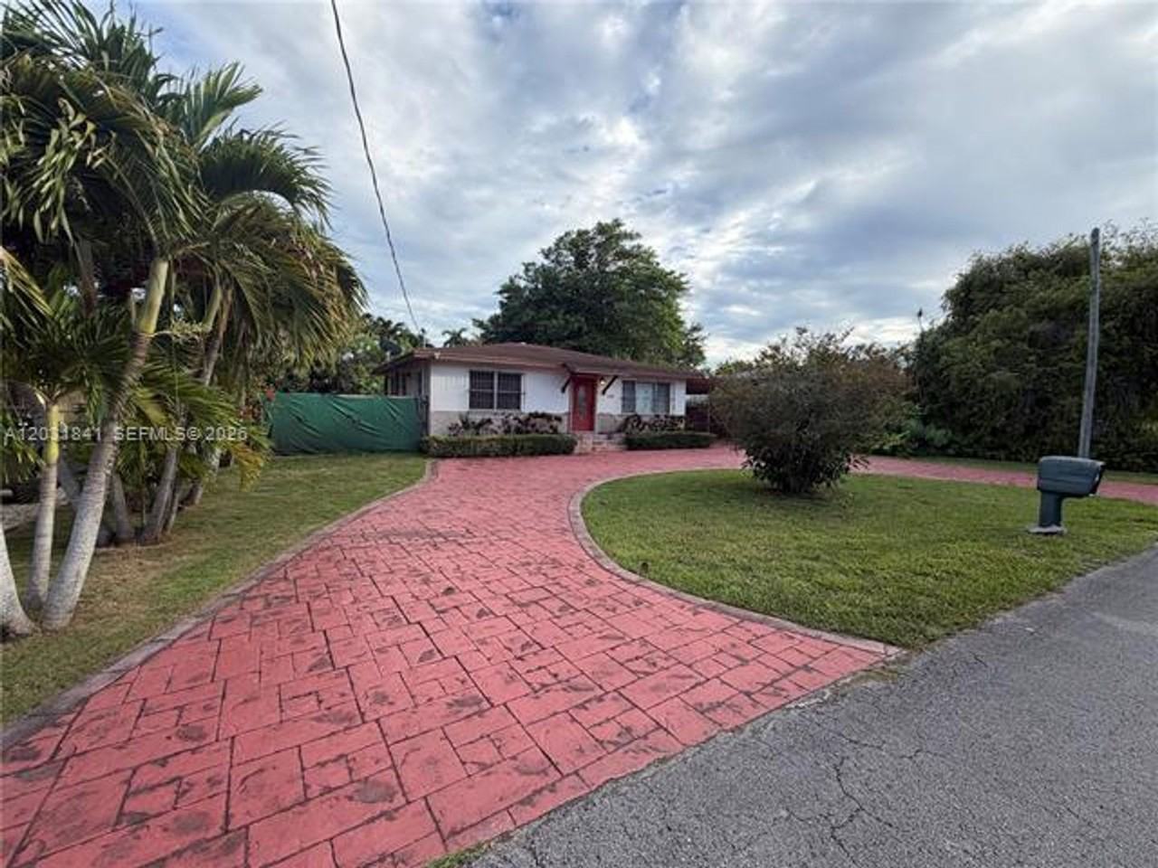6318 Sw 27th St - Photo 3 of 15