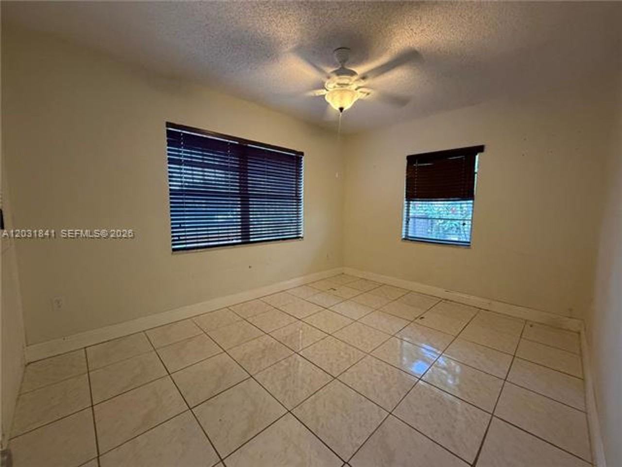 6318 Sw 27th St - Photo 6 of 15