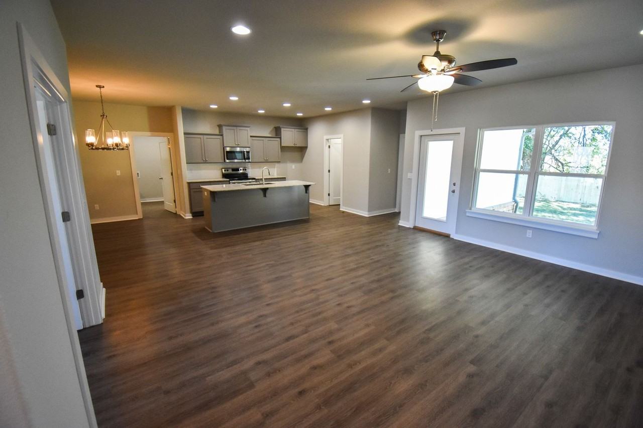 467 N Tacoma St - Photo 3 of 29