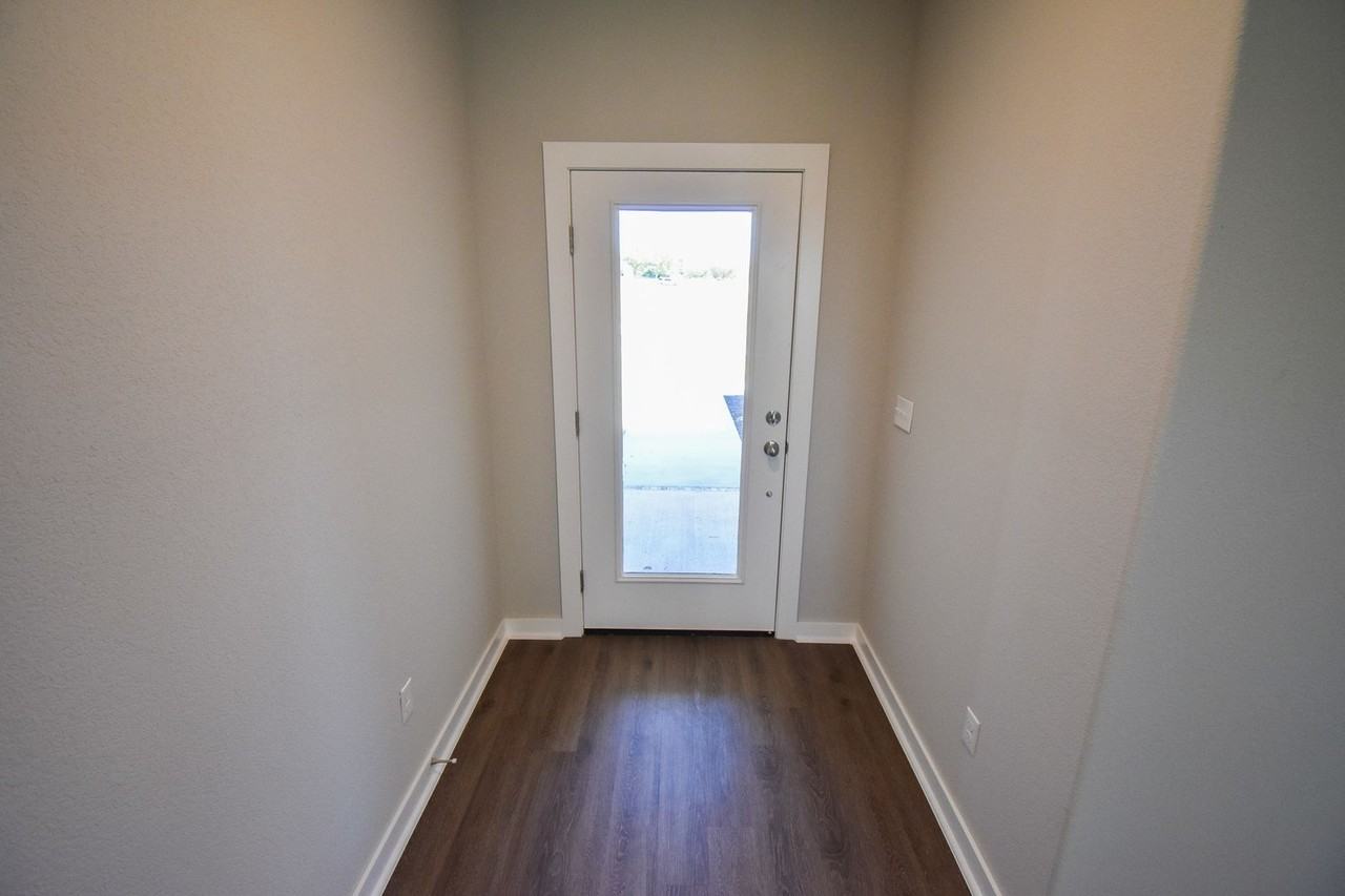 467 N Tacoma St - Photo 5 of 29