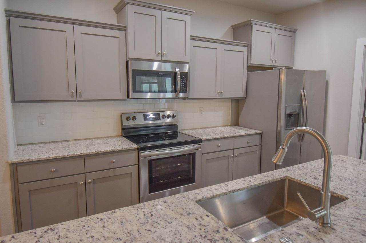 467 N Tacoma St - Photo 7 of 29