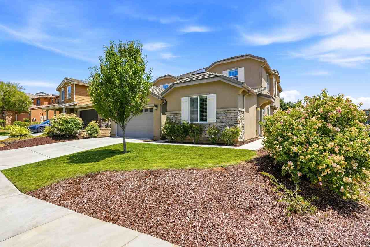 24545 Rosette Ln - Photo 2 of 47