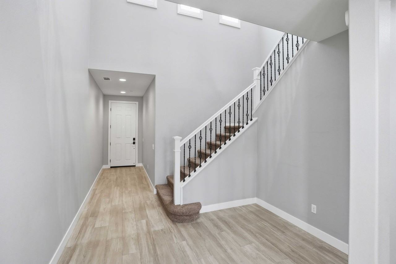 24545 Rosette Ln - Photo 4 of 47