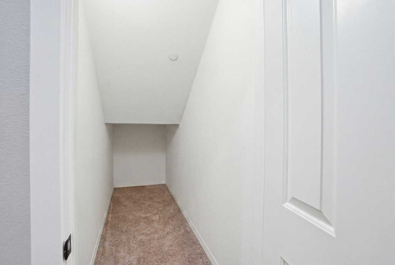 24545 Rosette Ln - Photo 5 of 47