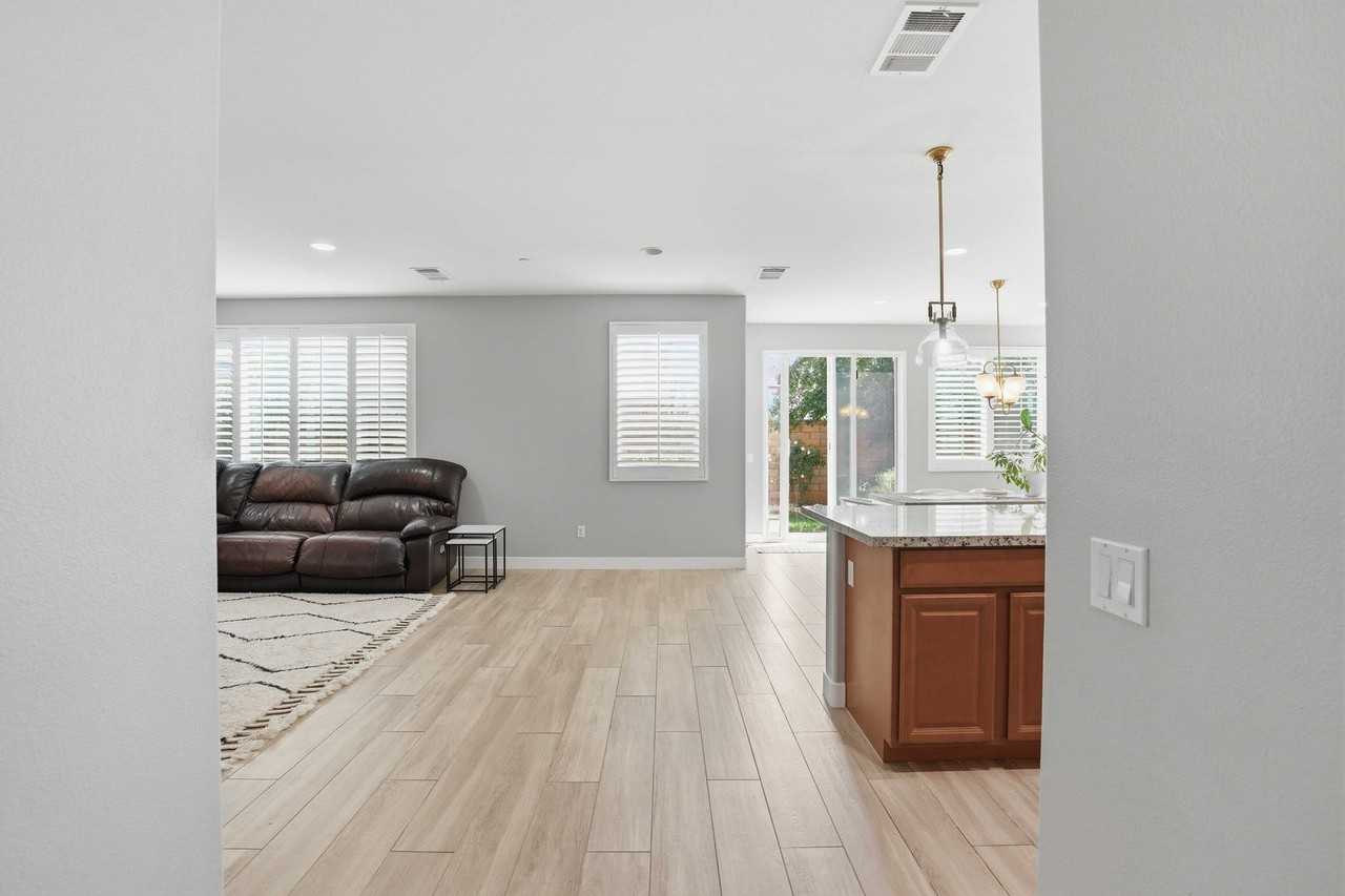 24545 Rosette Ln - Photo 6 of 47