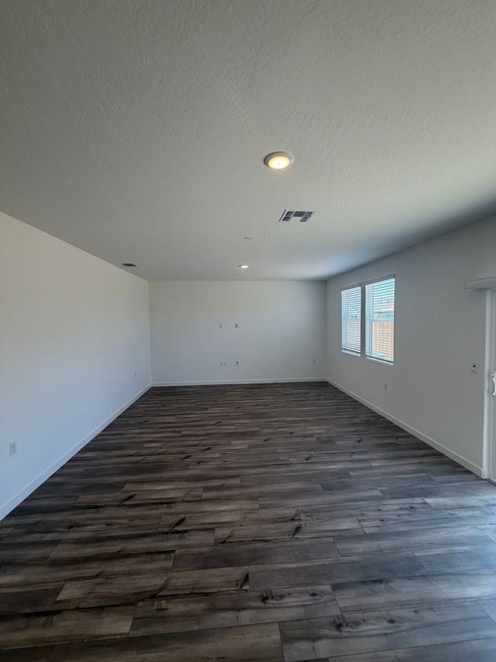 4774 Jema Way - Photo 4 of 12