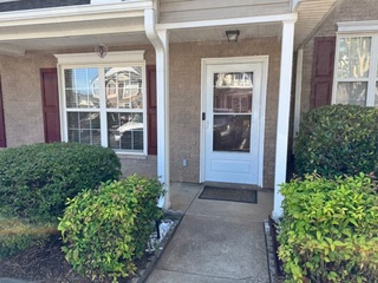 612 Graythorn Ln - Photo 2 of 25