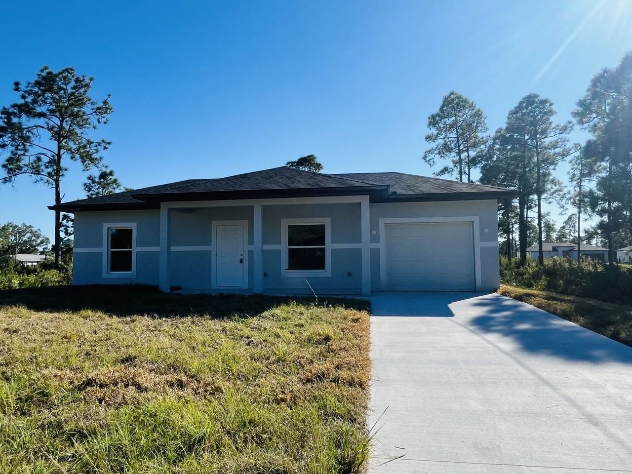 1106 Capri St E