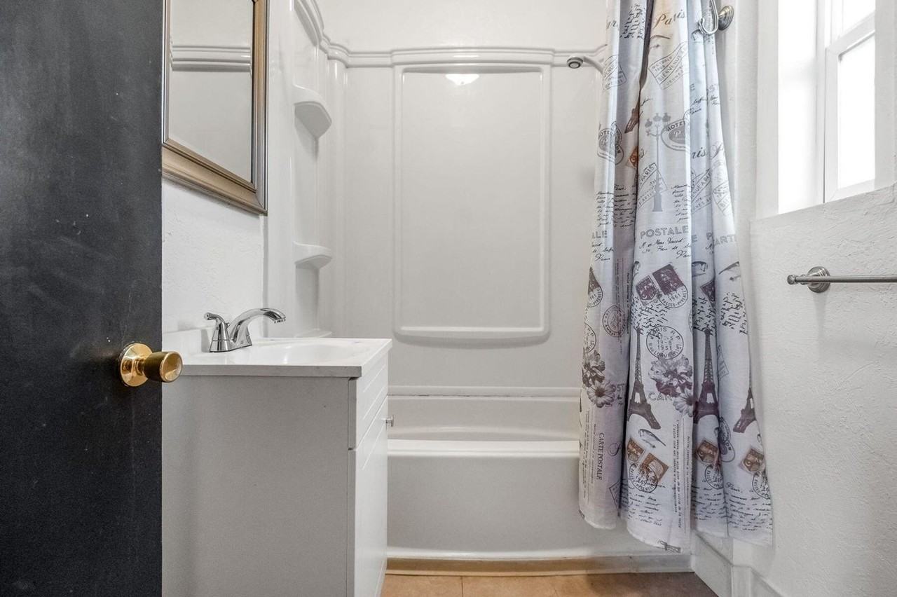 502 N Harris St - Photo 7 of 8