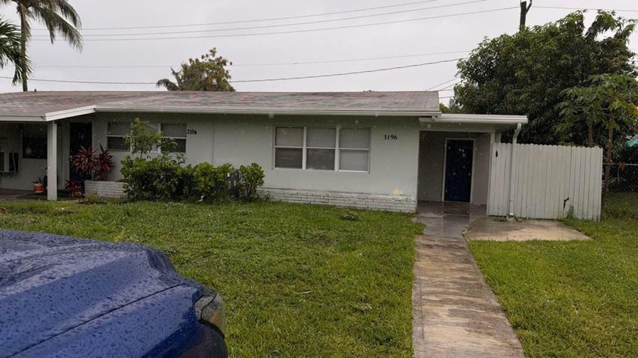3194 Prince Dr - Photo 2 of 12