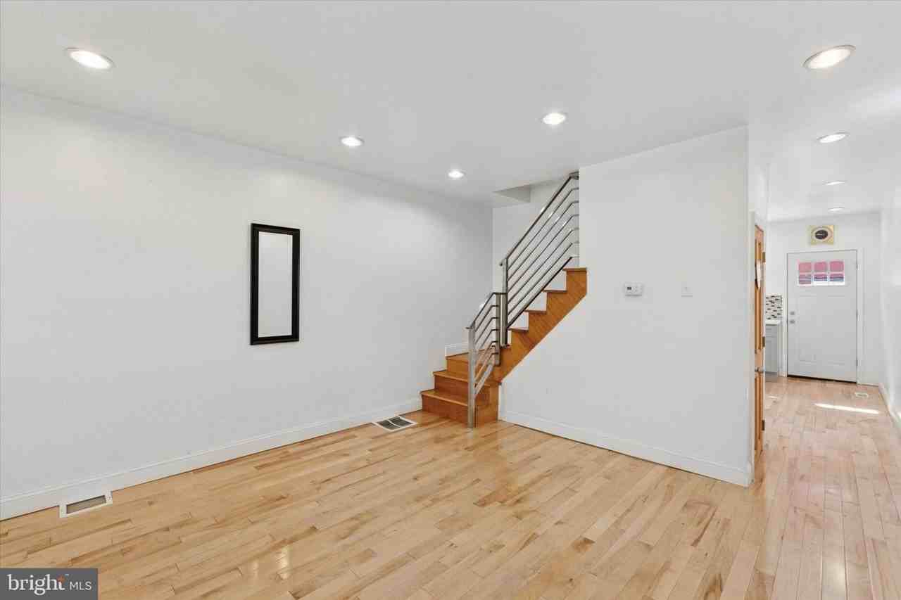 1313 S Stanley St - Photo 3 of 12