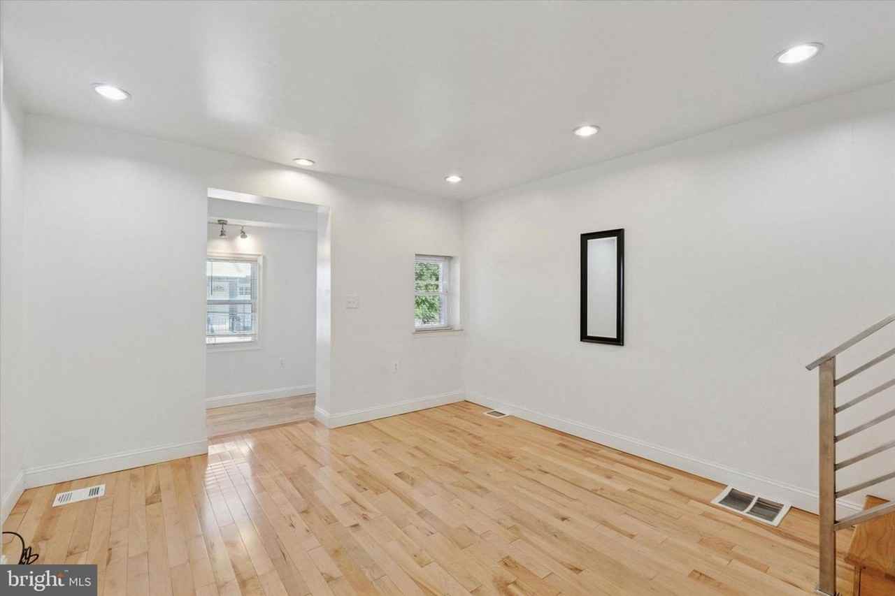 1313 S Stanley St - Photo 4 of 12