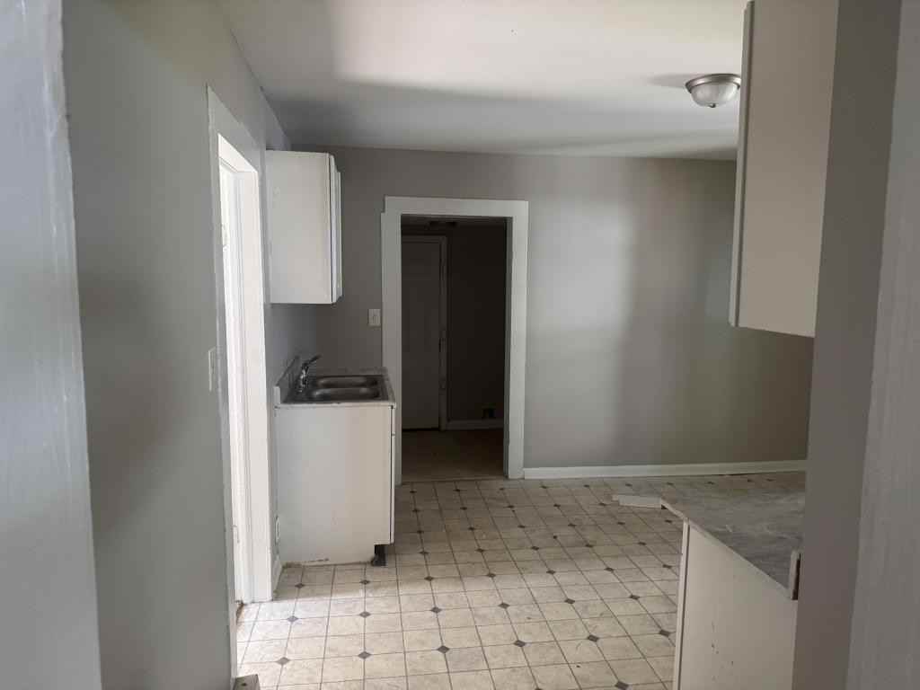 906 Juniper St - Photo 3 of 5