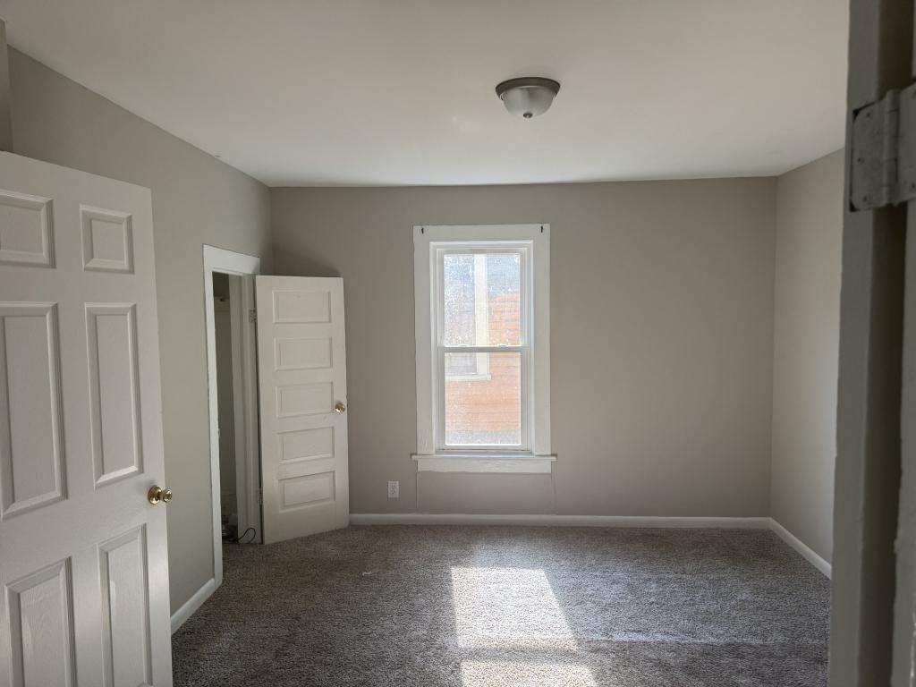 906 Juniper St - Photo 4 of 5