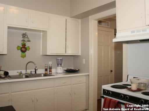 335 E Rosewood Ave - Photo 2 of 12