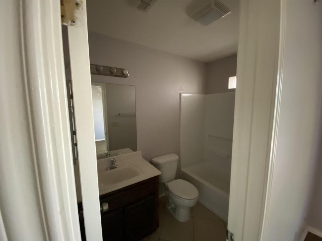 403 N 48th St - Photo 7 of 8