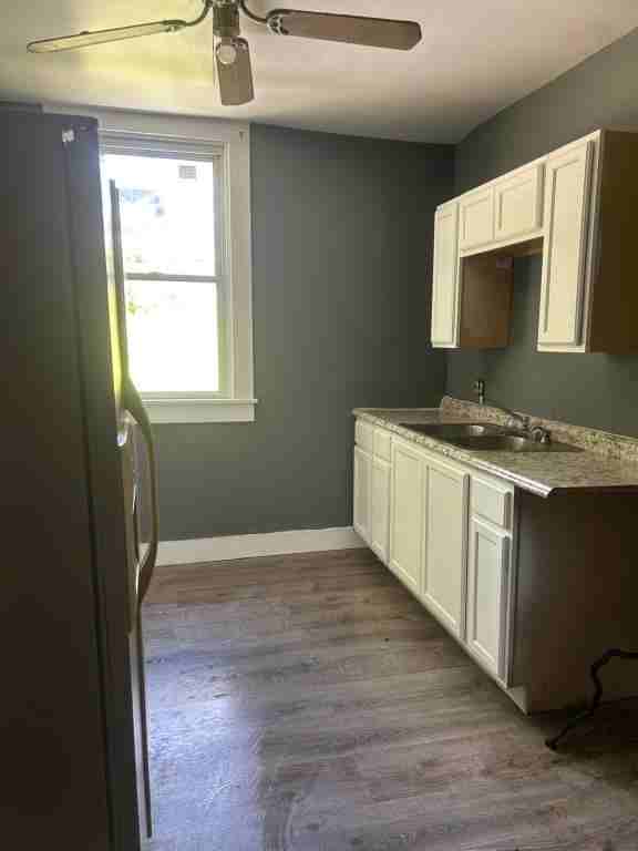 1502 Davis Ave - Photo 4 of 11