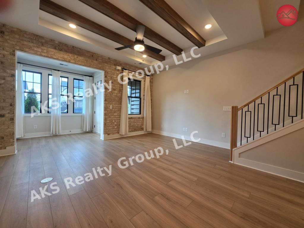 1164 Windsor Sq - Photo 4 of 16