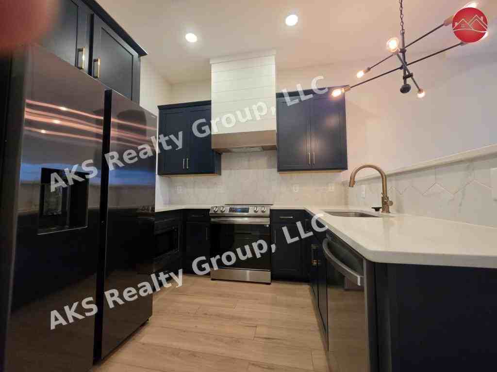 1164 Windsor Sq - Photo 6 of 16