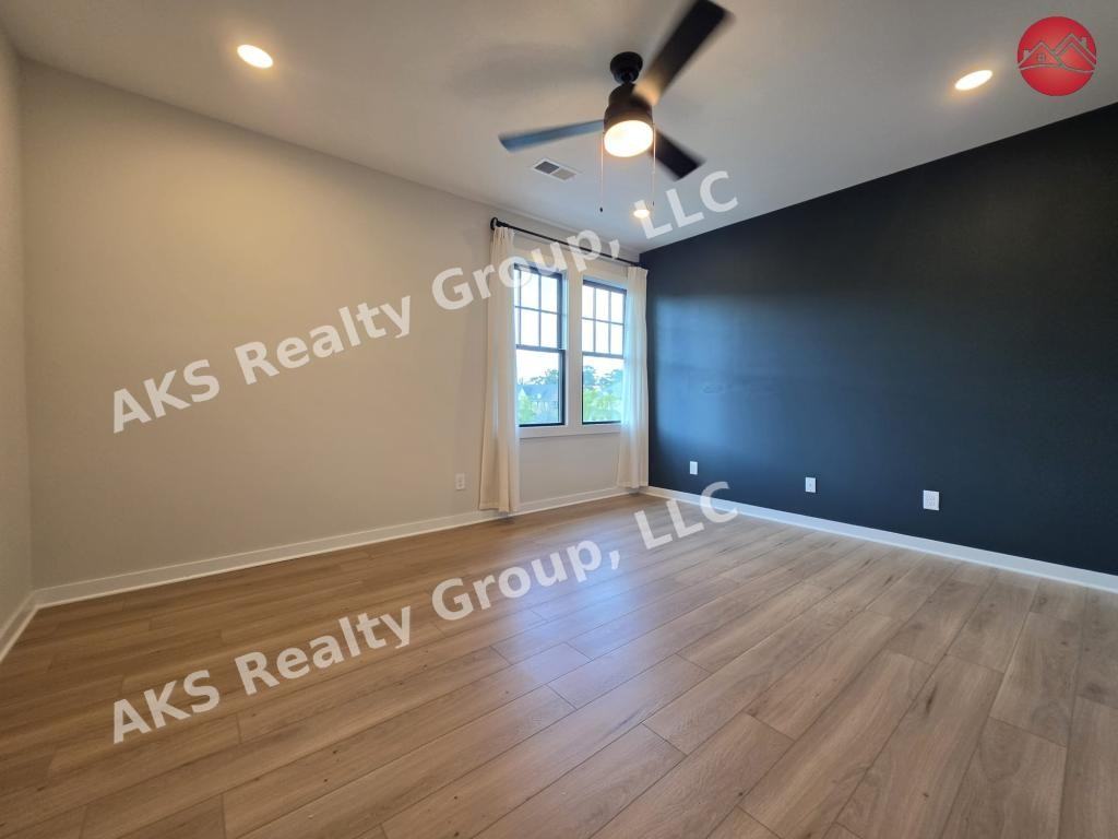 1164 Windsor Sq - Photo 7 of 16