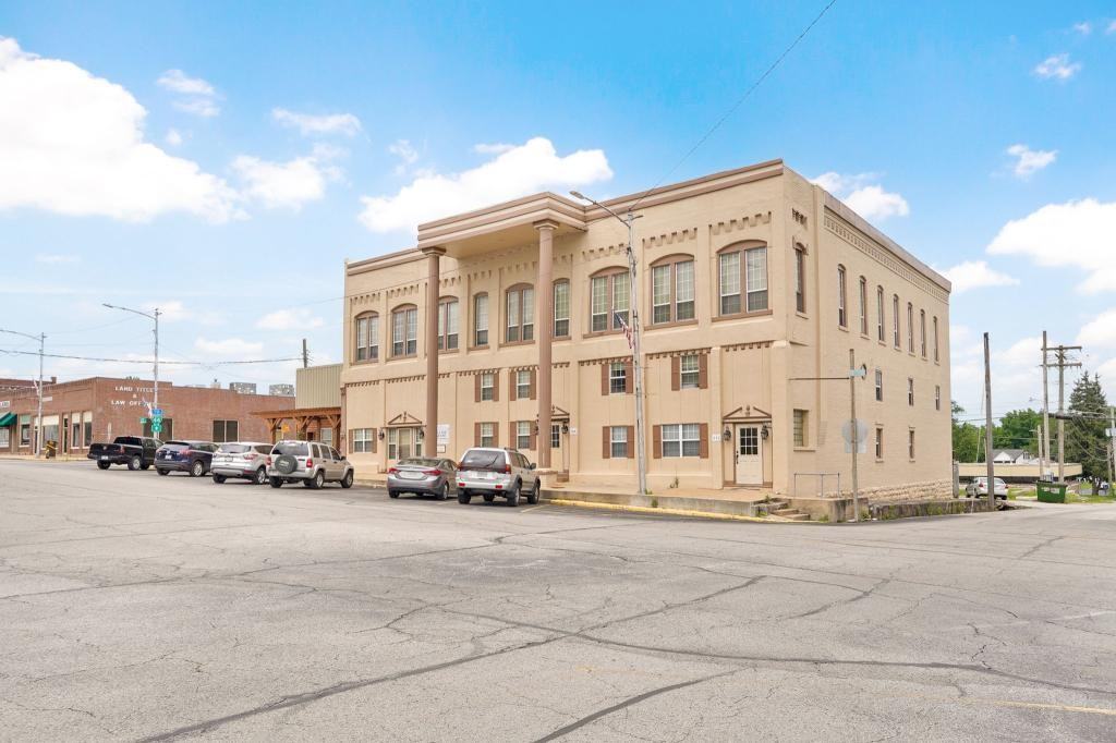 108 N Market St - Photo 2 of 18